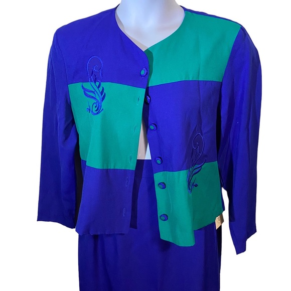 Lady suit size 12 - Picture 2 of 5